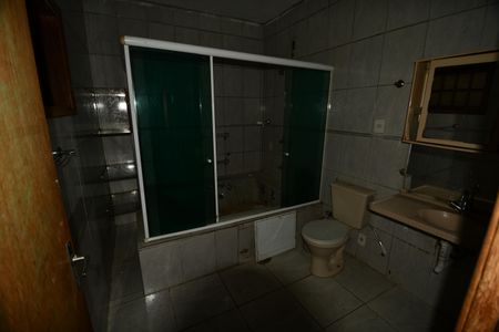 Casa à venda com 74m², 2 quartos e 2 vagasBanheiro 1