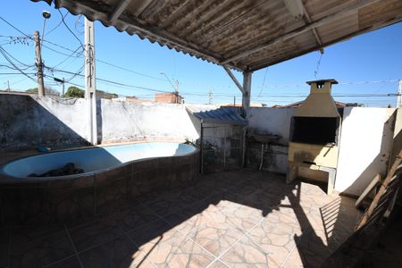Casa à venda com 74m², 2 quartos e 2 vagasChurrasqueira