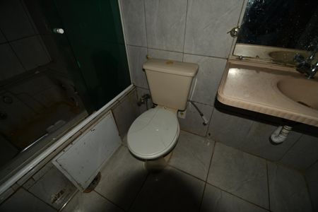 Casa à venda com 74m², 2 quartos e 2 vagasBanheiro 1