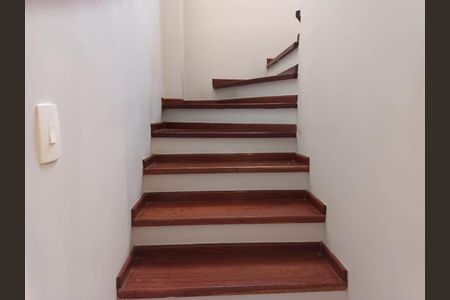 Casa à venda com 270m², 4 quartos e 2 vagas Casa à venda com 270m², 4 quartos e 2 vagasFoto 24