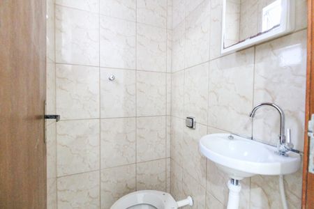 Banheiro da Suíte de casa para alugar com 1 quarto, 50m² em Jardim Santa Teresinha, São Paulo