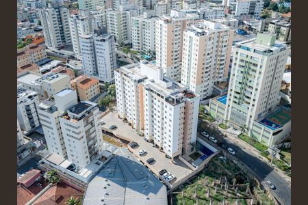Apartamento à venda com 132m², 2 quartos e 2 vagas Apartamento à venda com 132m², 2 quartos e 2 vagasFachada Prédio