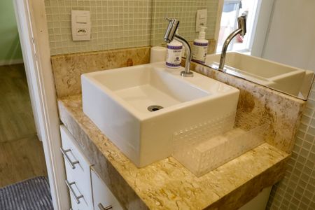 Apartamento à venda com 65m², 2 quartos e 1 vaga Apartamento à venda com 65m², 2 quartos e 1 vagaBanheiro