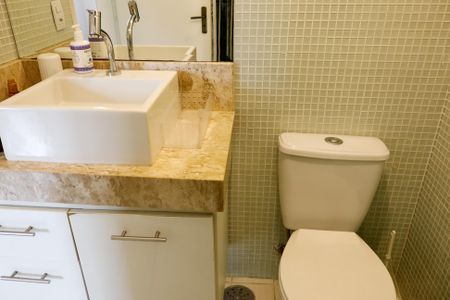 Apartamento à venda com 65m², 2 quartos e 1 vaga Apartamento à venda com 65m², 2 quartos e 1 vagaBanheiro