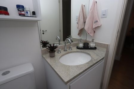 Apartamento à venda com 81m², 3 quartos e 2 vagasBanheiro Social