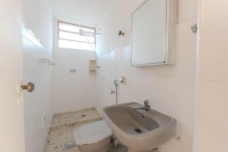 Banheiro de kitnet/studio para alugar com 1 quarto, 36m² em Bela Vista, São Paulo