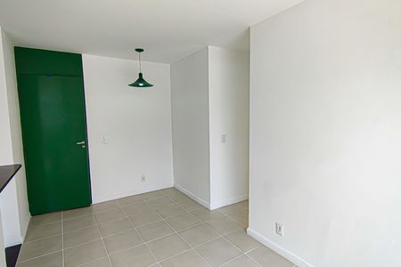 Sala de apartamento para alugar com 2 quartos, 48m² em Jacarepaguá, Rio de Janeiro