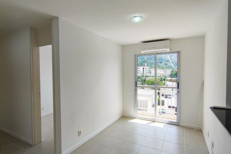 Sala de apartamento para alugar com 2 quartos, 48m² em Jacarepaguá, Rio de Janeiro