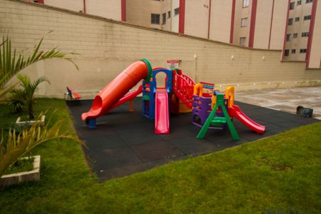 Apartamento à venda com 49m², 2 quartos e 1 vaga Apartamento à venda com 49m², 2 quartos e 1 vagaÁrea Comum - Playground
