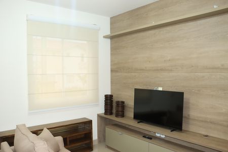 Sala de casa de condomínio para alugar com 2 quartos, 96m² em Jardim Pioneira, Cotia