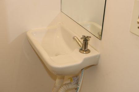 Lavabo de casa de condomínio para alugar com 2 quartos, 96m² em Jardim Pioneira, Cotia