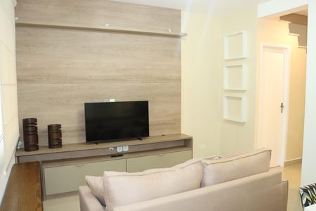 Sala de casa de condomínio para alugar com 2 quartos, 96m² em Jardim Pioneira, Cotia
