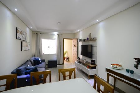 Casa à venda com 111m², 3 quartos e 2 vagasSala