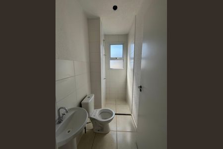 Banheiro de apartamento para alugar com 2 quartos, 43m² em Arvoredo II, Contagem