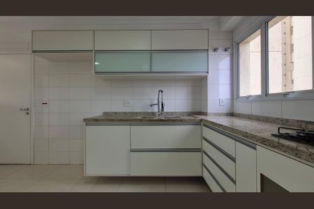 Apartamento à venda com 128m², 4 quartos e 2 vagas Apartamento à venda com 128m², 4 quartos e 2 vagasCozinha