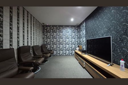 Apartamento à venda com 128m², 4 quartos e 2 vagas Apartamento à venda com 128m², 4 quartos e 2 vagasCinema
