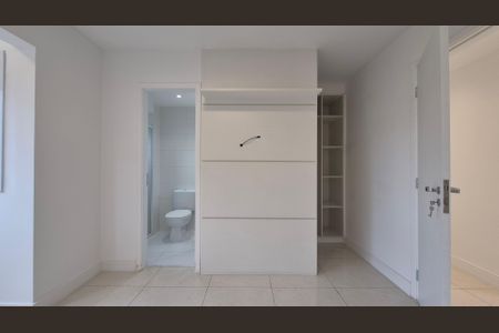 Apartamento à venda com 128m², 4 quartos e 2 vagas Apartamento à venda com 128m², 4 quartos e 2 vagasSuíte