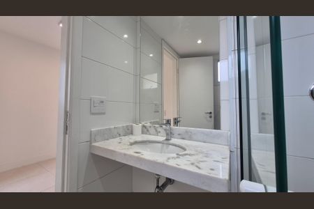 Apartamento à venda com 128m², 4 quartos e 2 vagas Apartamento à venda com 128m², 4 quartos e 2 vagasBanheiro da suíte 2
