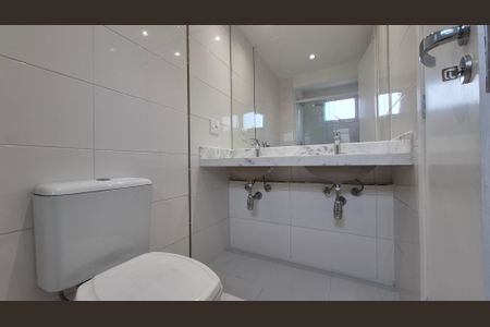 Apartamento à venda com 128m², 4 quartos e 2 vagas Apartamento à venda com 128m², 4 quartos e 2 vagasBanheiro da suíte
