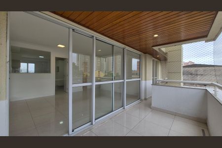 Apartamento à venda com 128m², 4 quartos e 2 vagas Apartamento à venda com 128m², 4 quartos e 2 vagasVaranda