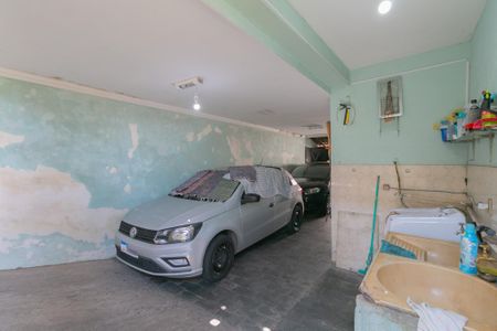 Casa à venda com 600m², 4 quartos e 8 vagas Casa à venda com 600m², 4 quartos e 8 vagasGaragem