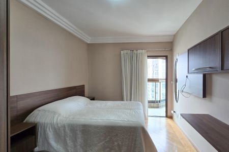 Apartamento à venda com 149m², 4 quartos e 3 vagasQuarto 2