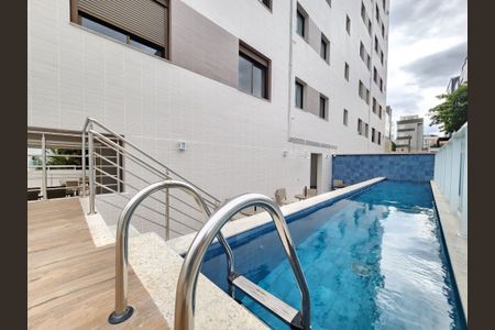 Apartamento à venda com 166m², 3 quartos e 3 vagas Apartamento à venda com 166m², 3 quartos e 3 vagasPiscina