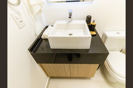 Studio para alugar com 25m², 1 quarto e sem vaga Studio para alugar com 25m², 1 quarto e sem vagaBanheiro Social