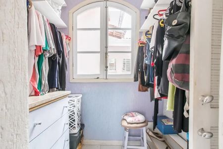 Casa de condomínio à venda com 238m², 6 quartos e 5 vagas Casa de condomínio à venda com 238m², 6 quartos e 5 vagasCloset da suíte 1