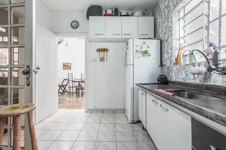Casa de condomínio à venda com 238m², 6 quartos e 5 vagas Casa de condomínio à venda com 238m², 6 quartos e 5 vagasCozinha