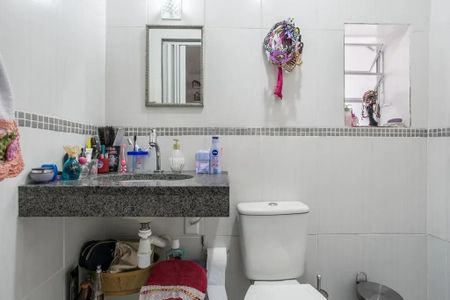 Casa de condomínio à venda com 238m², 6 quartos e 5 vagas Casa de condomínio à venda com 238m², 6 quartos e 5 vagasBanheiro da Suíte 2