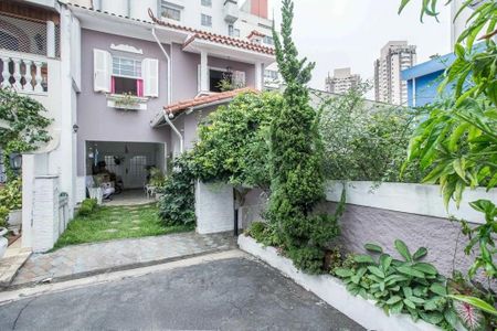 Casa de condomínio à venda com 238m², 6 quartos e 5 vagas Casa de condomínio à venda com 238m², 6 quartos e 5 vagasFachada