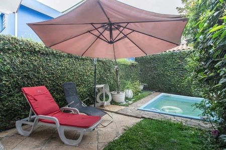 Casa de condomínio à venda com 238m², 6 quartos e 5 vagas Casa de condomínio à venda com 238m², 6 quartos e 5 vagaspiscina