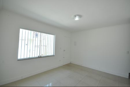 Casa à venda com 100m², 3 quartos e 2 vagasSala