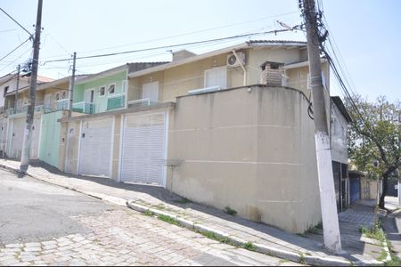 Casa à venda com 100m², 3 quartos e 2 vagas Casa à venda com 100m², 3 quartos e 2 vagasFachada