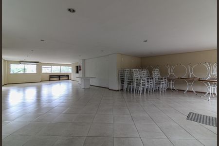 Apartamento para alugar com 100m², 3 quartos e 1 vaga Apartamento para alugar com 100m², 3 quartos e 1 vagaÁrea comum - Salão de festas