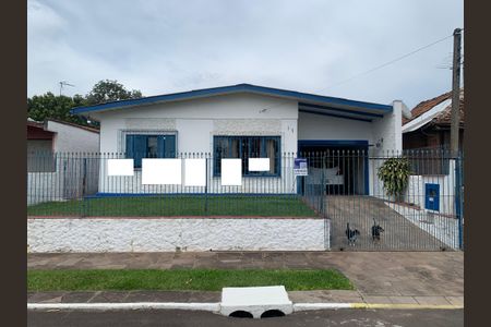 Casa à venda com 126m², 3 quartos e 3 vagas Casa à venda com 126m², 3 quartos e 3 vagasFachada