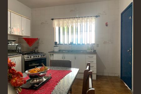 Casa à venda com 126m², 3 quartos e 3 vagas Casa à venda com 126m², 3 quartos e 3 vagasCozinha