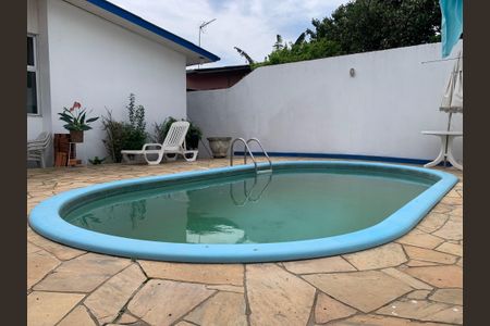 Casa à venda com 126m², 3 quartos e 3 vagas Casa à venda com 126m², 3 quartos e 3 vagasPiscina