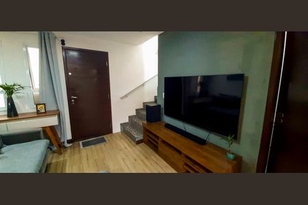 Sala de casa de condomínio à venda com 2 quartos, 82m² em Veloso, Osasco