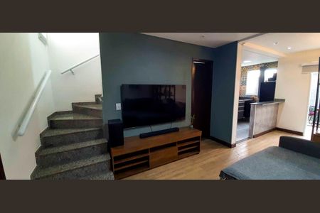 Sala de casa de condomínio à venda com 2 quartos, 82m² em Veloso, Osasco