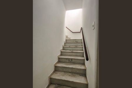 Casa à venda com 129m², 4 quartos e 4 vagasEscada