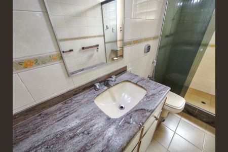 Casa à venda com 129m², 4 quartos e 4 vagasBanheiro Social