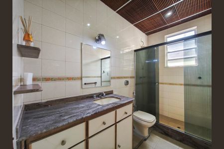 Casa à venda com 129m², 4 quartos e 4 vagasBanheiro Social