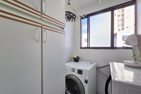 Apartamento à venda com 44m², 2 quartos e 1 vaga Apartamento à venda com 44m², 2 quartos e 1 vagaÁrea de Serviço