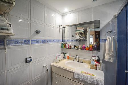 Apartamento à venda com 75m², 3 quartos e 1 vaga Apartamento à venda com 75m², 3 quartos e 1 vagaBanheiro