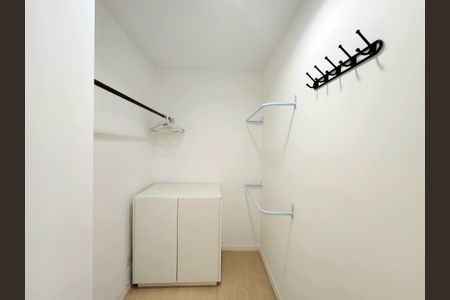 Apartamento para alugar com 48m², 1 quarto e 1 vaga Apartamento para alugar com 48m², 1 quarto e 1 vagaCloset da suíte