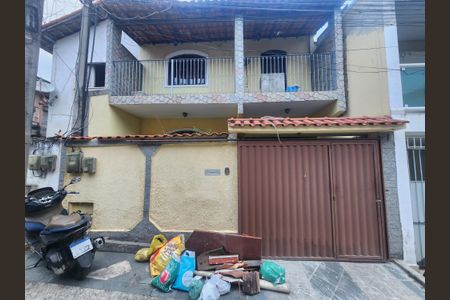 Casa para alugar com 60m², 2 quartos e 2 vagas Casa para alugar com 60m², 2 quartos e 2 vagasFachada