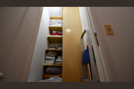Casa de condomínio à venda com 180m², 5 quartos e 4 vagasCorredor - Roupeiro
