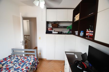 Casa de condomínio à venda com 180m², 5 quartos e 4 vagasQuarto 2